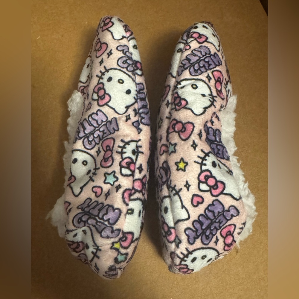 HELLO KITTY Sanrio Fuzzy fur slip on slippers Kids Girls size 11/12 house shoes - Picture 5 of 6